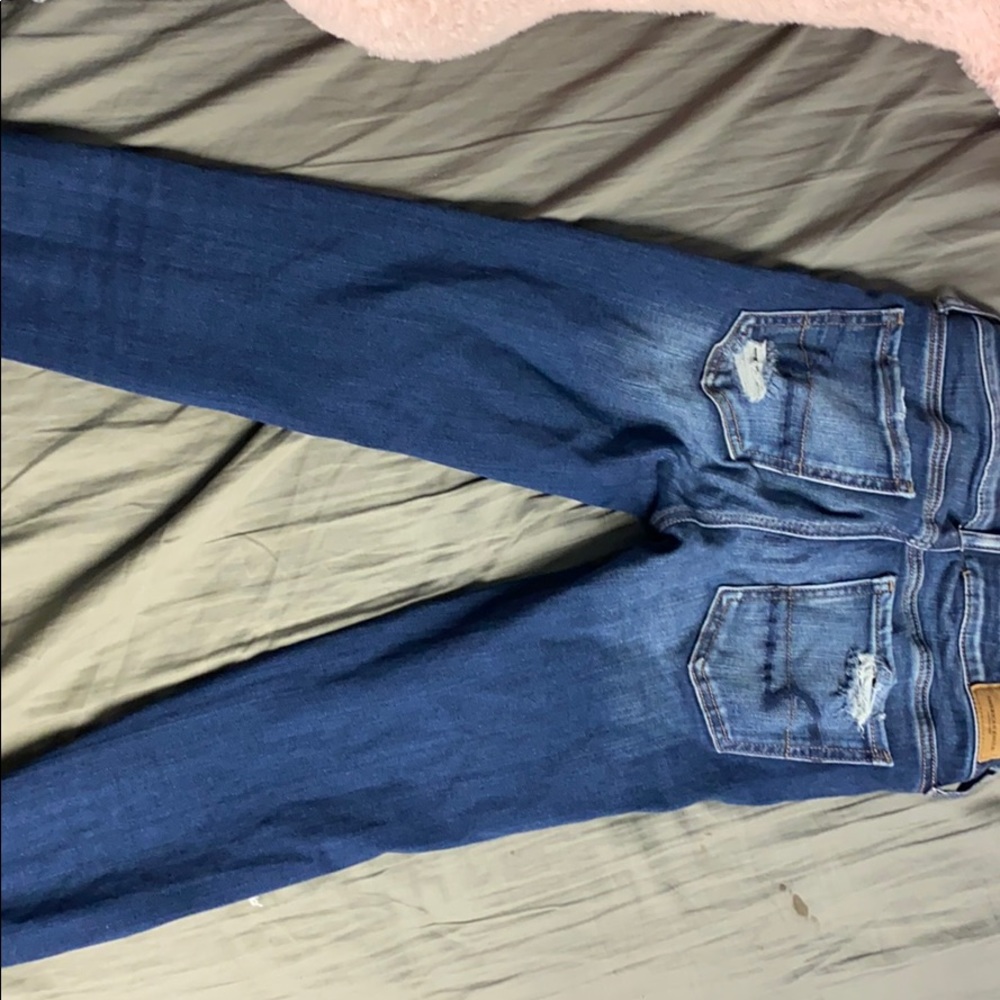 Dark blue America Eagle ripped jeans